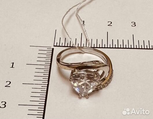 Кольцо с синтетическим камнем Золото