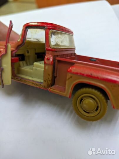 Модель автомобиля пикап Chevrolet