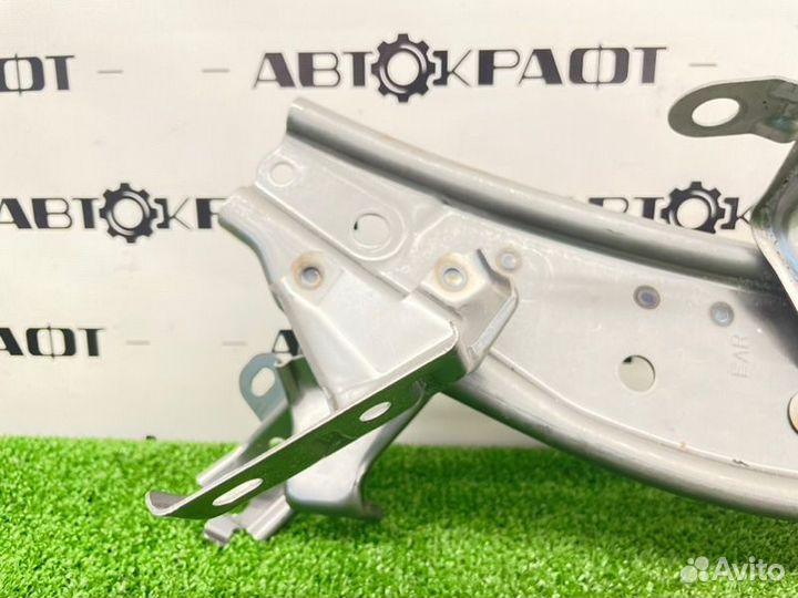 Кронштейн / крепление правый Lexus Rx 450H GYL25