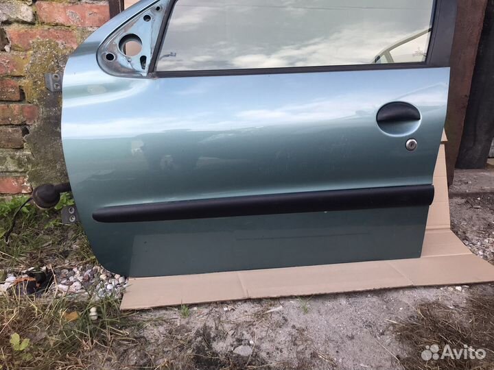 Дверь передняя левая Peugeot 206