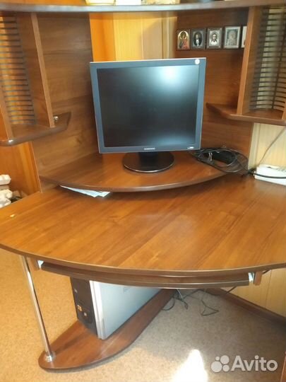 Компьютерный стол угловой