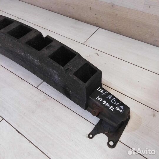 Усилитель переднего бампера Skoda fabia II