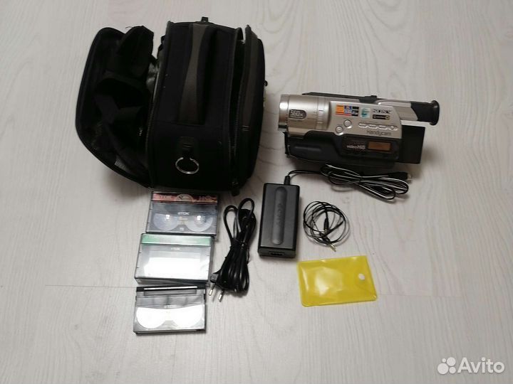 Видеокамера sony handycam ccd-tr748e