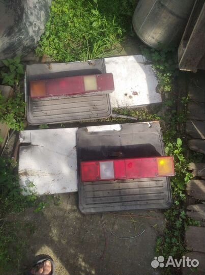 Фонари задние для грузовиков