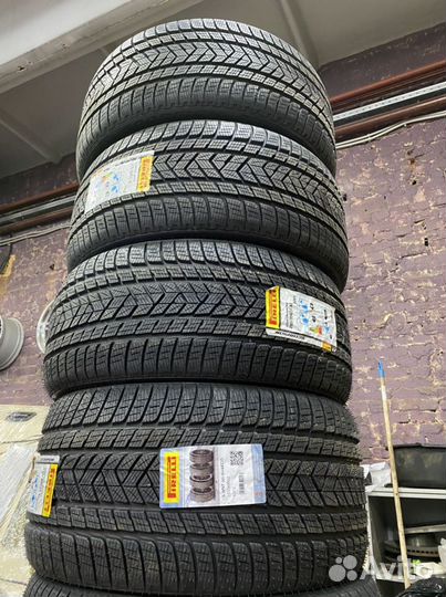 Pirelli Scorpion Winter 315/30 R22 и 275/35 R22