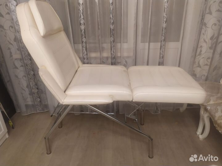 Стол - кушетка для наращивания ресниц, или массажа