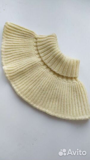 Детская вязаная манишка шарф