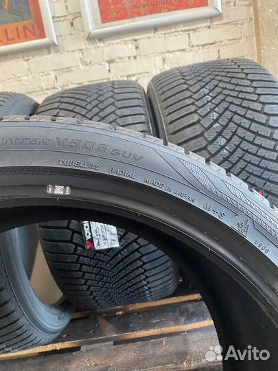 Yokohama BluEarth Winter V906 315/30 R22 и 285/35 R22 107W