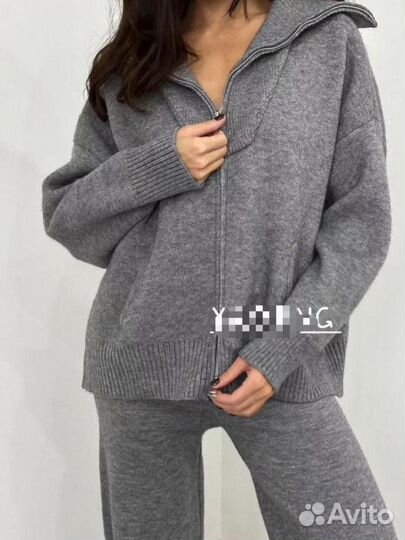 Костюм женский трикотажный на молнии