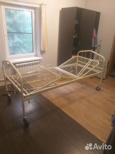Медицинская кровать