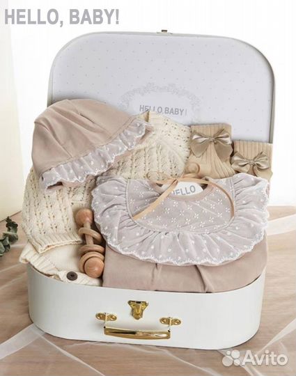 Подарочный набор с детской одеждой