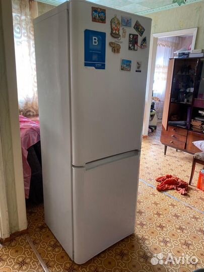 Холодильник indesit