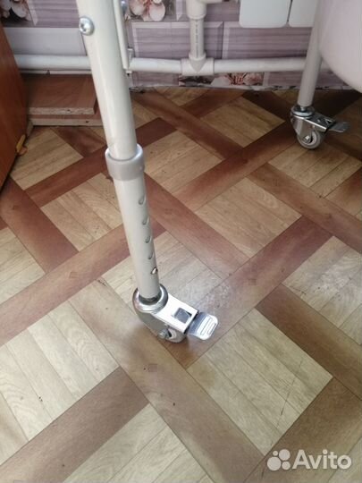 Санитарный стул туалет на колёсах. Новый