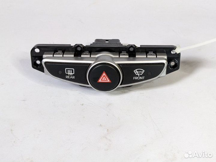 Кнопка аварийной сигнализации Hyundai Solaris