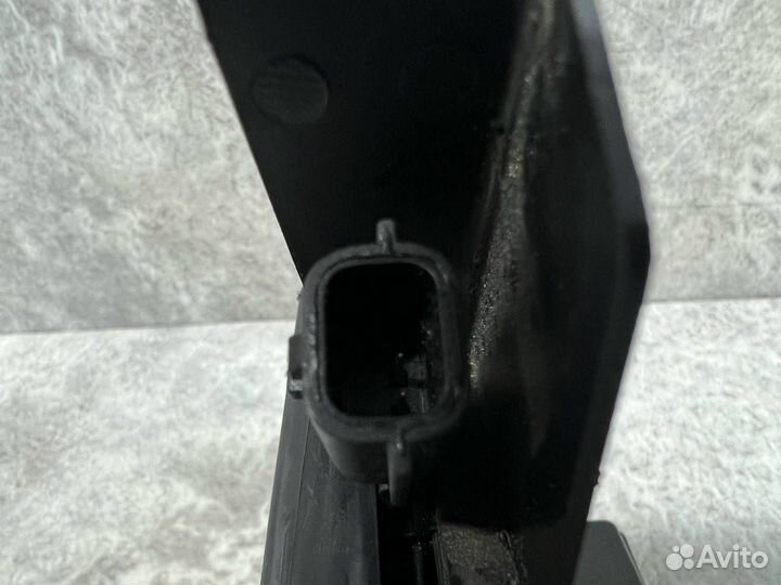 Замок двери передней левой Renault Sandero 2 2015