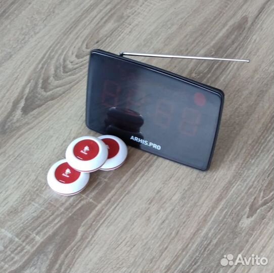 Кнпока вызова персонала и табло отображения вызова