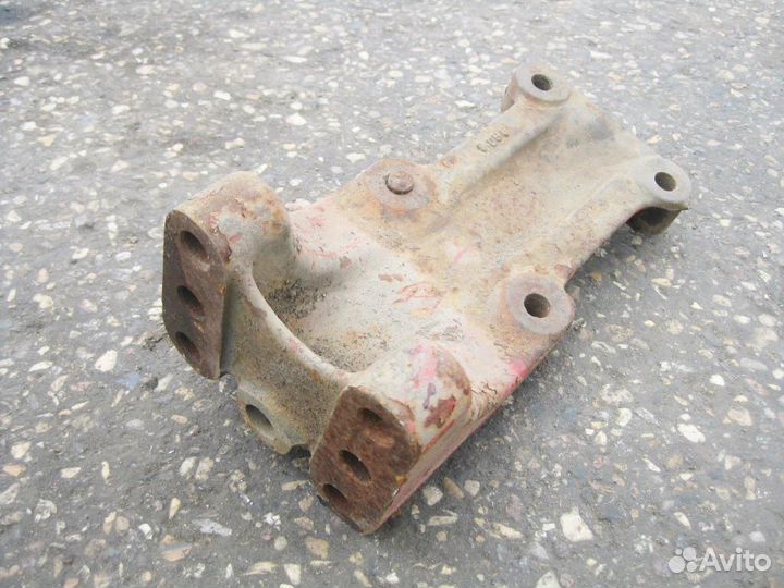 Кронштейн траверсы под кпп 81412043007 MAN, F 2000