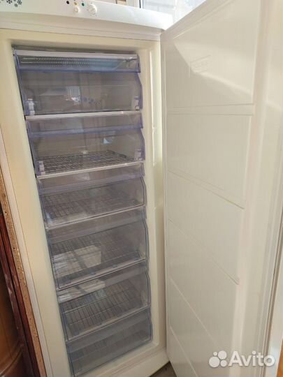 Морозильная камера zanussi