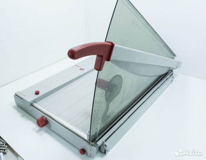 Резак для бумаги Ideal 1071 новый, длина реза 71см