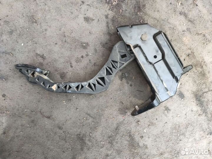 Педаль сцепления Шкода фабиа 1