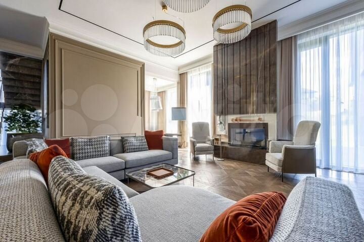 Дом 580 м² на участке 6 сот.