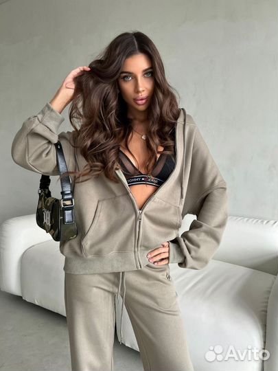 Спортивный костюм женский