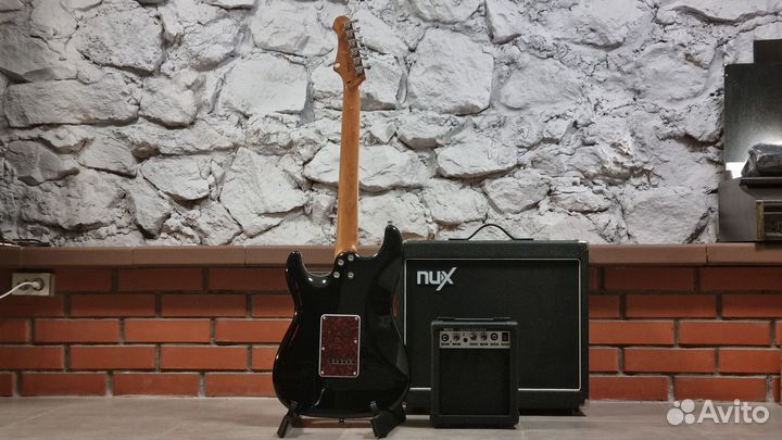 Электрогитара с комбиком + аксессуар