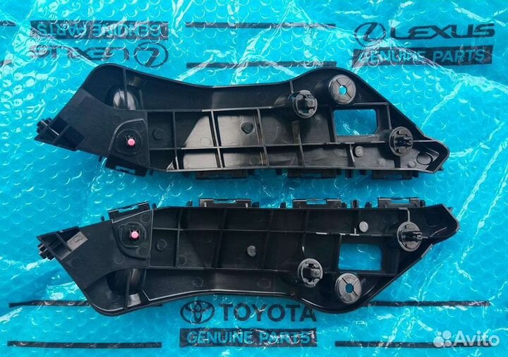 Кронштейны бампера Рав 4 (4) передние NEW