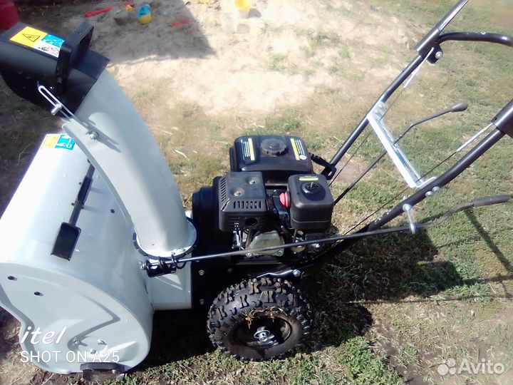 Продам снегоуборщик