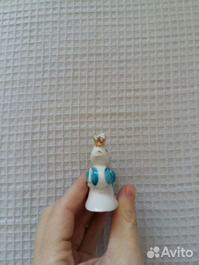 Фарфоровая статуэтка золотая рыбка Сысерть