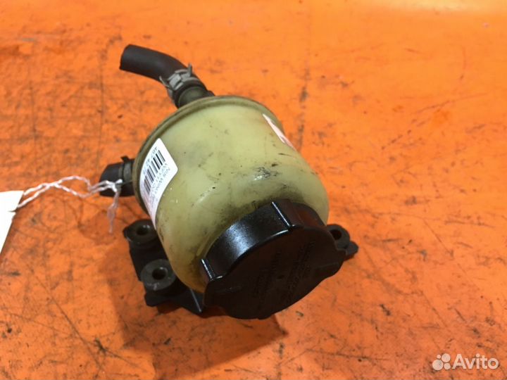 Бачок гидроусилителя 491804M403 на Nissan Wingroad