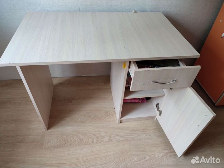 Стол письменный