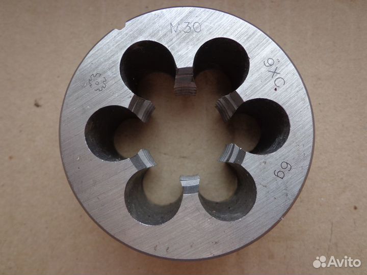 Плашки м6. м14. м16