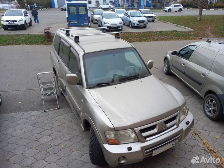 Багажник на крышу Mitsubishi Pajero, штатные места