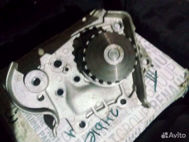 Помпа на Рено Логан 2