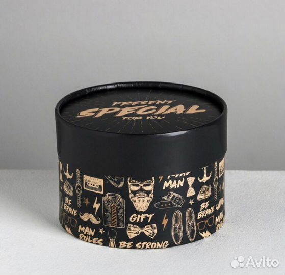 Коробка подарочная круглая для мужчины