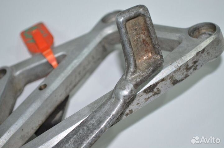 Крепление подножки водителя правое Honda CBR250R M