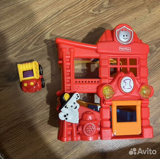 Пожарная станция fisher price с машиной