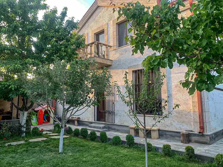 Дом 170 м² на участке 7 сот.