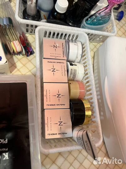 Все для маникюра, от гелей до пилок