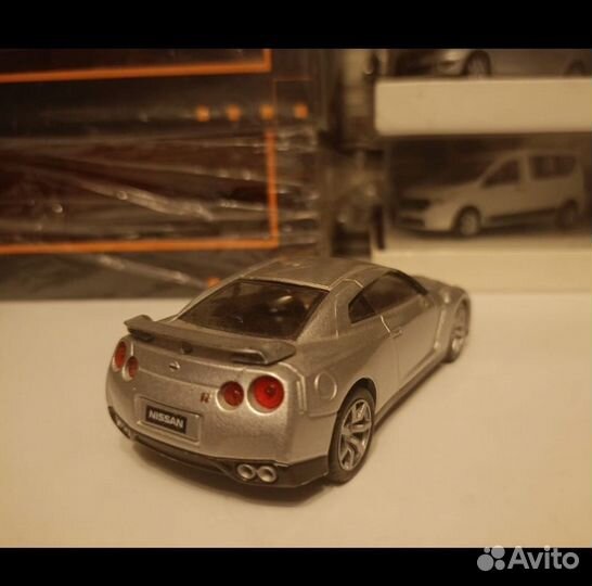 Модель Nissan GT-R R35. 1:43