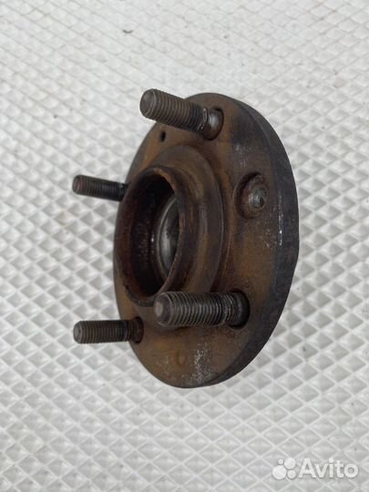 Ступицы задние на Mitsubishi carisma