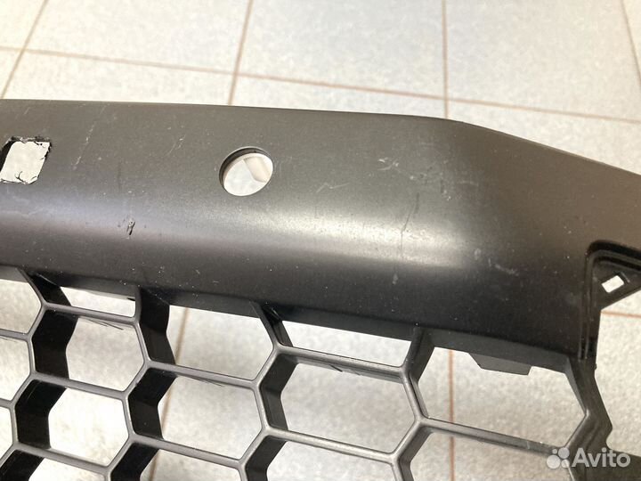 Решетка переднего бампера Lexus NX 200/300H 14-17