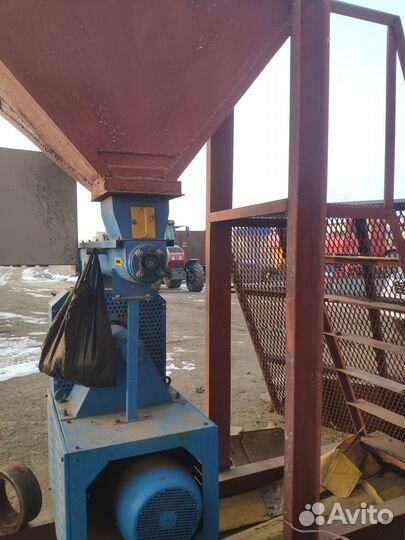 Пресс-гранулятор для комбикорма дг-0,9