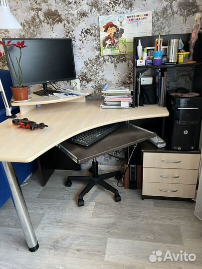 Компьютерный стол