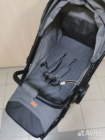 Прогулочная коляска с перекидной ручкой Luxmom