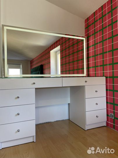 Туалетный столик на две тумбы