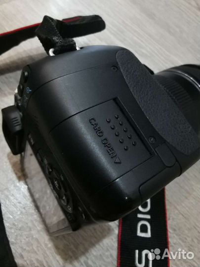 Зеркальный фотоаппарат Canon 550d kit