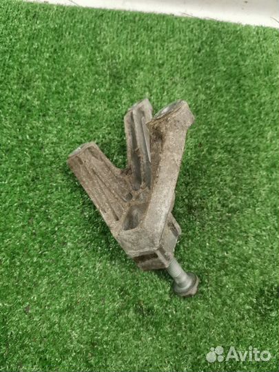 Кронштейн МКПП Ford Focus 3 хетчбэк 1.6 pnda 2012