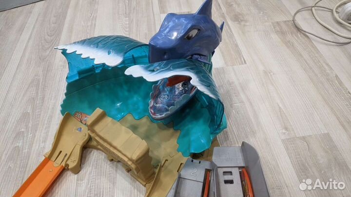 Hot wheels трек акула